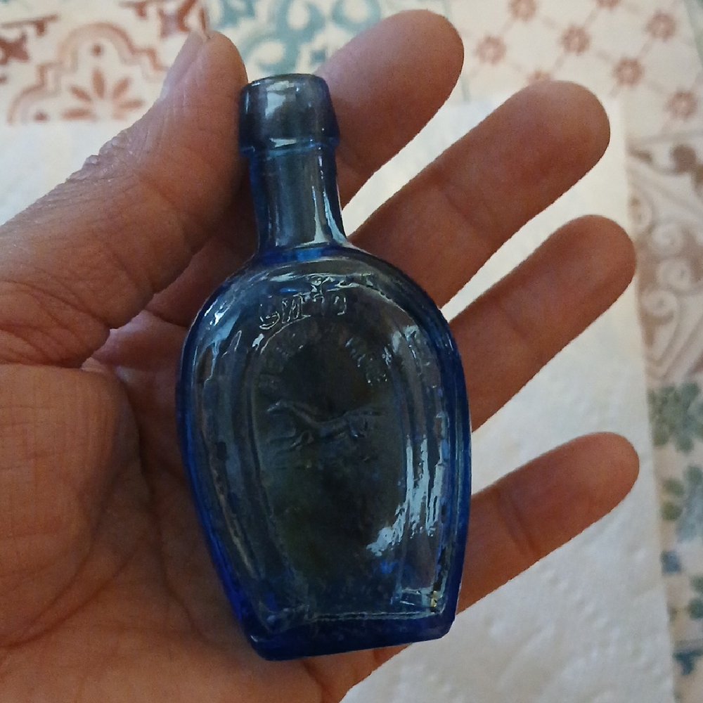 Elegant Glass Bottle Set - Blue and Green - Picture 7 of 13